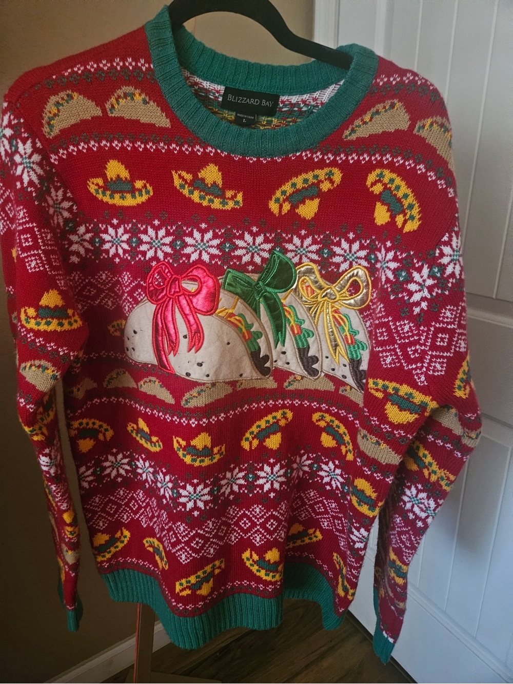 Blizzard Bay Christmas sweater size